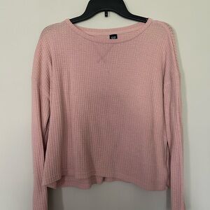 VEUC Gap Size Large dusty pink slightly cropped waffle style long sleeved top.